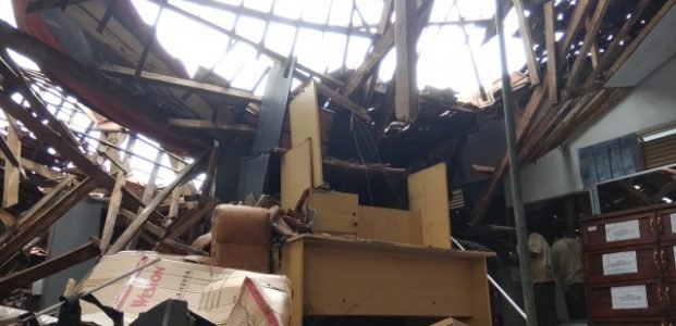 Gedung Kesbangpol Pandeglang Ambruk, Satu Keluarga Hampir Jadi Korban Gedung Kesbangpol Pandeglang Ambruk, Satu Keluarga Hampir Jadi Korban