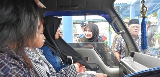 Kesal Tarif Bus Masih di Luar Ketentuan, Irna Ceramahi Sopir Bus Kesal Tarif Bus Masih di Luar Ketentuan, Irna Ceramahi Sopir Bus