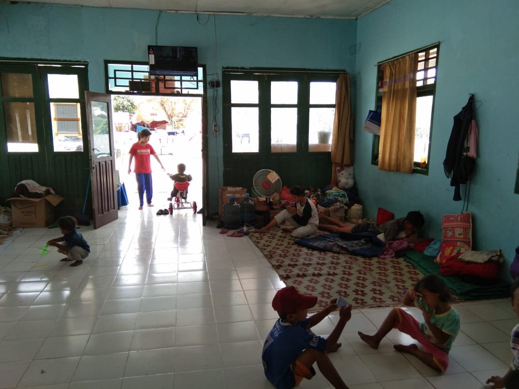 Petugas: Logistik Itu Buat Pemgungsi, Ngapain Disimpan?