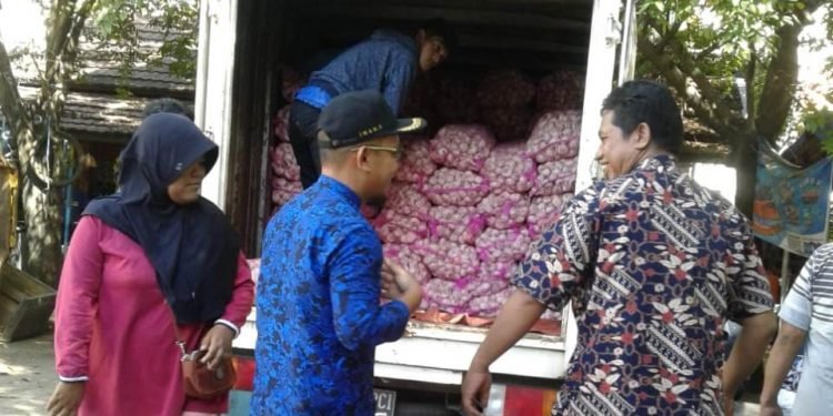 Pedagang Pasar Kranggot Kompak Kembalikan Bawang Dari Disperindag Banten