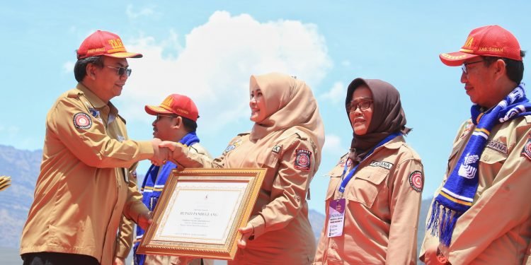 Bupati Irna Raih Penghargaan Pembina Tagana Berprestasi dari Kemensos RI