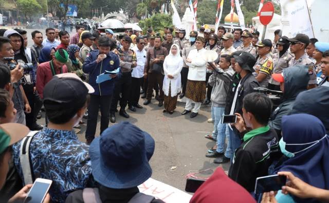 Hadapi Demo Mahasiswa, Bupati Serang Jawab Semua Tuntutan