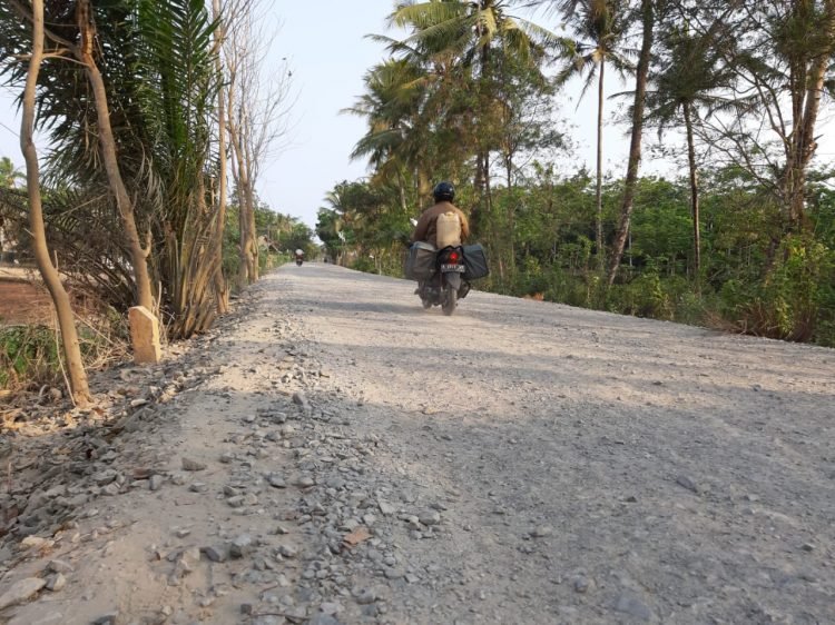 Perbaikan Jalan Tak Kunjung Selesai, Warga Keluhkan Debu