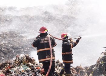 Bersih-bersih Kebun Berujung Kebakaran di TPA Bangkonol