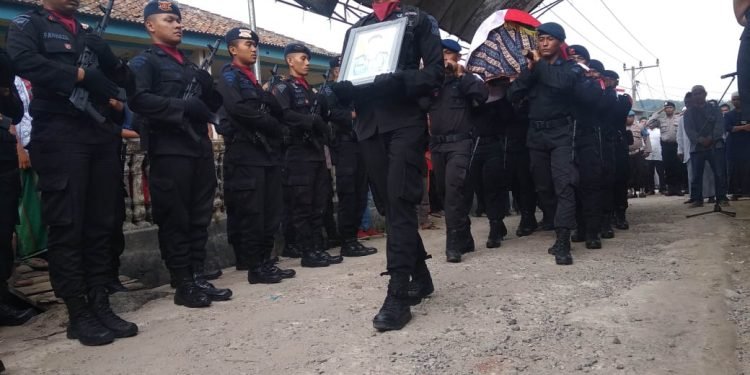 Polisi yang Gugur Ditembak Kelompok MIT Naik Pangkat