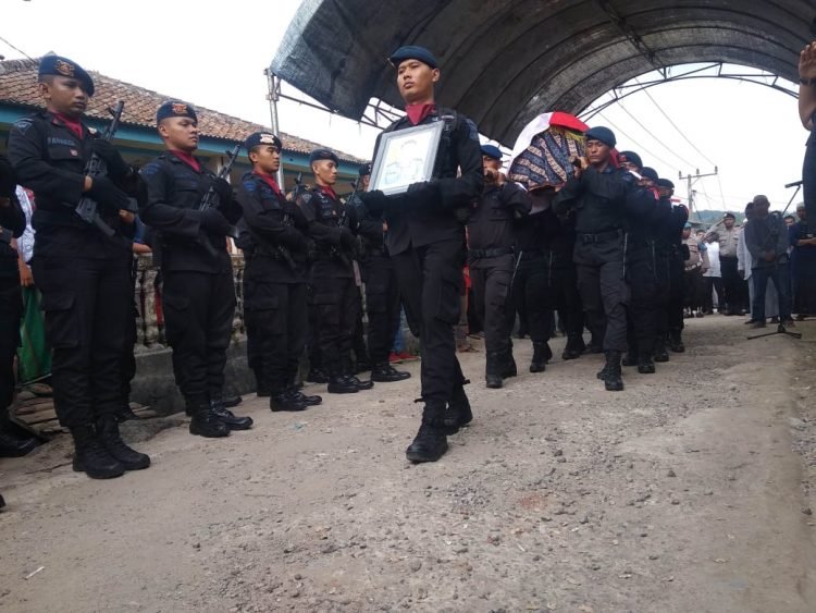 Polisi yang Gugur Ditembak Kelompok MIT Naik Pangkat