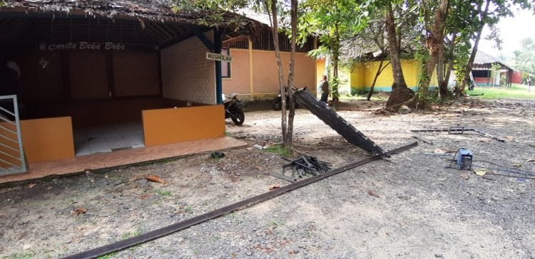 Setahun Setelah Tsunami, Ekonomi Pariwisata Carita Lesu