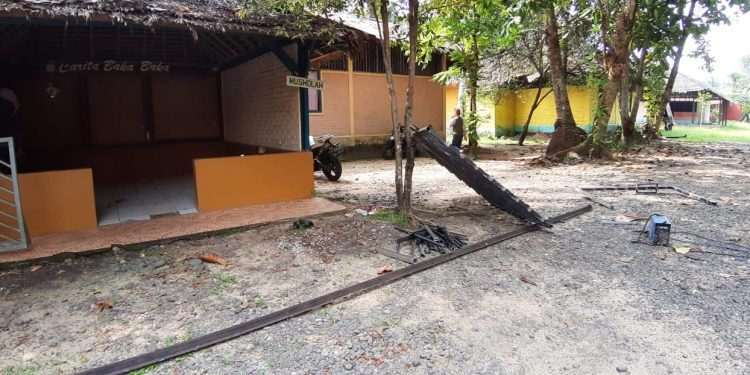 Setahun Setelah Tsunami, Ekonomi Pariwisata Carita Lesu