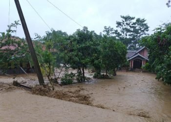 Banjir Bandang Terjang Pemukiman Warga Cipanas Lebak