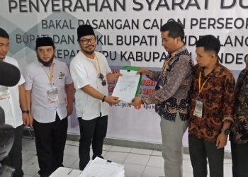 Serius Nyalon Bupati Pandeglang, Krisyanto Datangi KPU Bawa 35 Boks Dokumen Dukungan