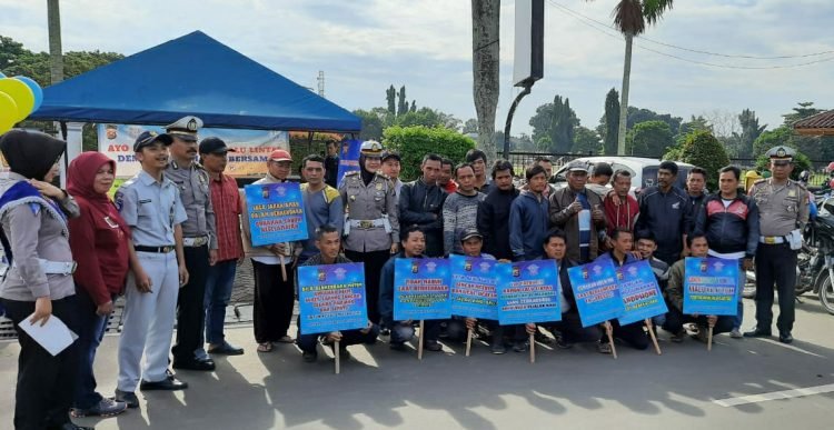 Satlantas Pandeglang Imbau Ojol Tak Terima Orderan Saat Mengemudi