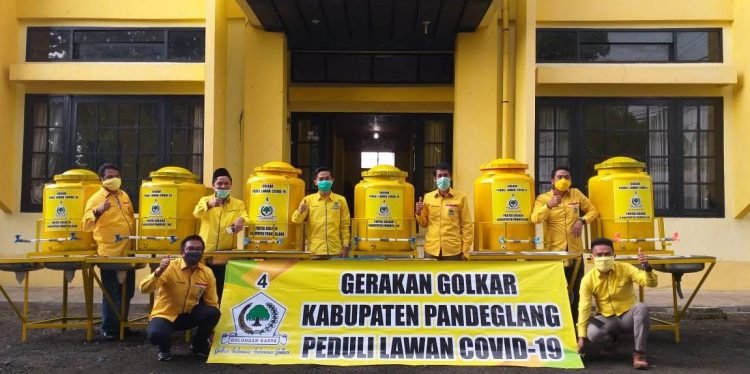 Golkar Pandeglang Pasang Wastafel di 35 Kecamatan