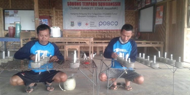 Lintas Komunitas Inisiasi Gerakan Menanam Terumbu Karang di Pulau Badul