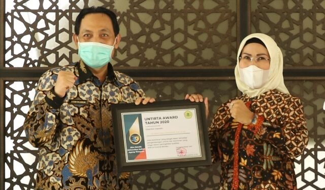 Ratu Tatu Chasanah Raih Untirta Award
