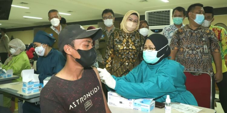 Target Tuntas Desember, Bupati Serang Optimalisasi Vaksinasi Massal