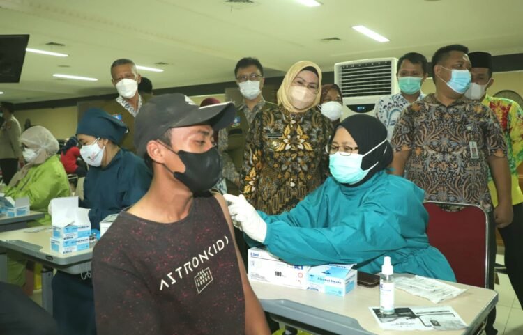 Target Tuntas Desember, Bupati Serang Optimalisasi Vaksinasi Massal