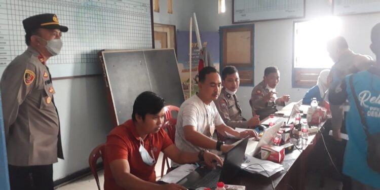 Vaksinasi Massal Polres Serang di Carenang Lampaui Target