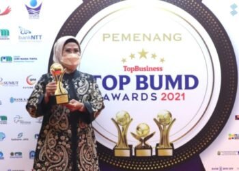 Keren, Bupati Serang Raih Top BUMD Award 2021