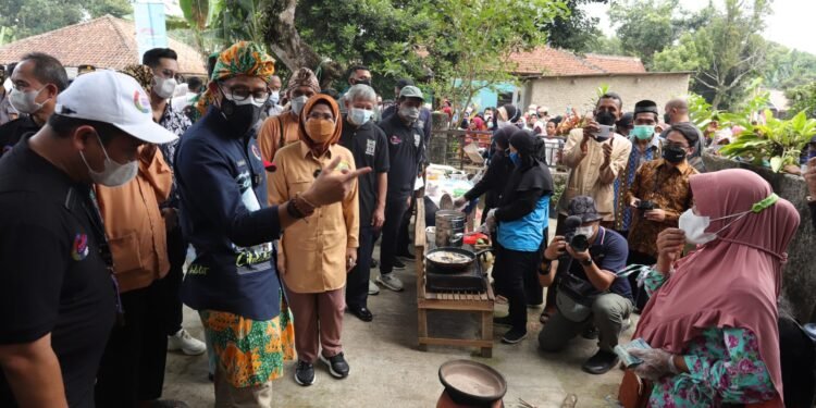 Menteri Sandiaga Uno Ajak Bupati Tatu Promosikan Ekraf Hingga ke Dubai