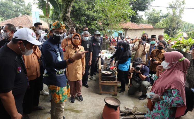 Menteri Sandiaga Uno Ajak Bupati Tatu Promosikan Ekraf Hingga ke Dubai