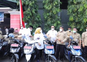 Bupati Serang Beri Motor untuk Pendamping PKH dan Jamsosratu