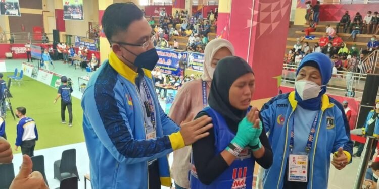 Lolos Ke Final, Atlet Muay Thai Banten Menangis Dipeluk Wagub