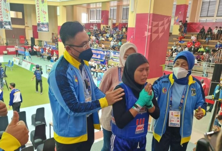 Lolos Ke Final, Atlet Muay Thai Banten Menangis Dipeluk Wagub