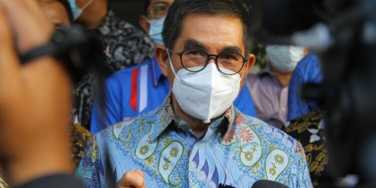 Mantan Ketua MK Siap Patahkan Gugatan Moeldoko