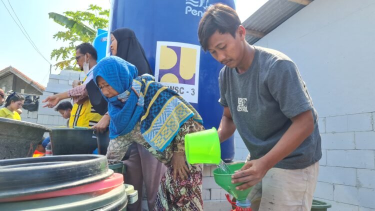 Ribuan KK Terdampak Kekeringan di Pontang Dapat Bantuan Air Bersih