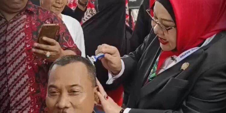 Tunaikan Nadzar, Pendukung Ida Rosida Botaki Kepala